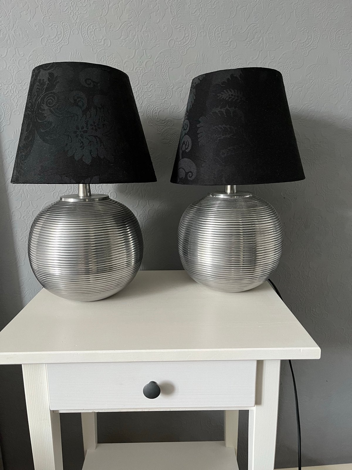 Set van 2 moderne schemerlampen met zwarte kappen, Ophalen, E27 (groot), Zo goed als nieuw, Met kap