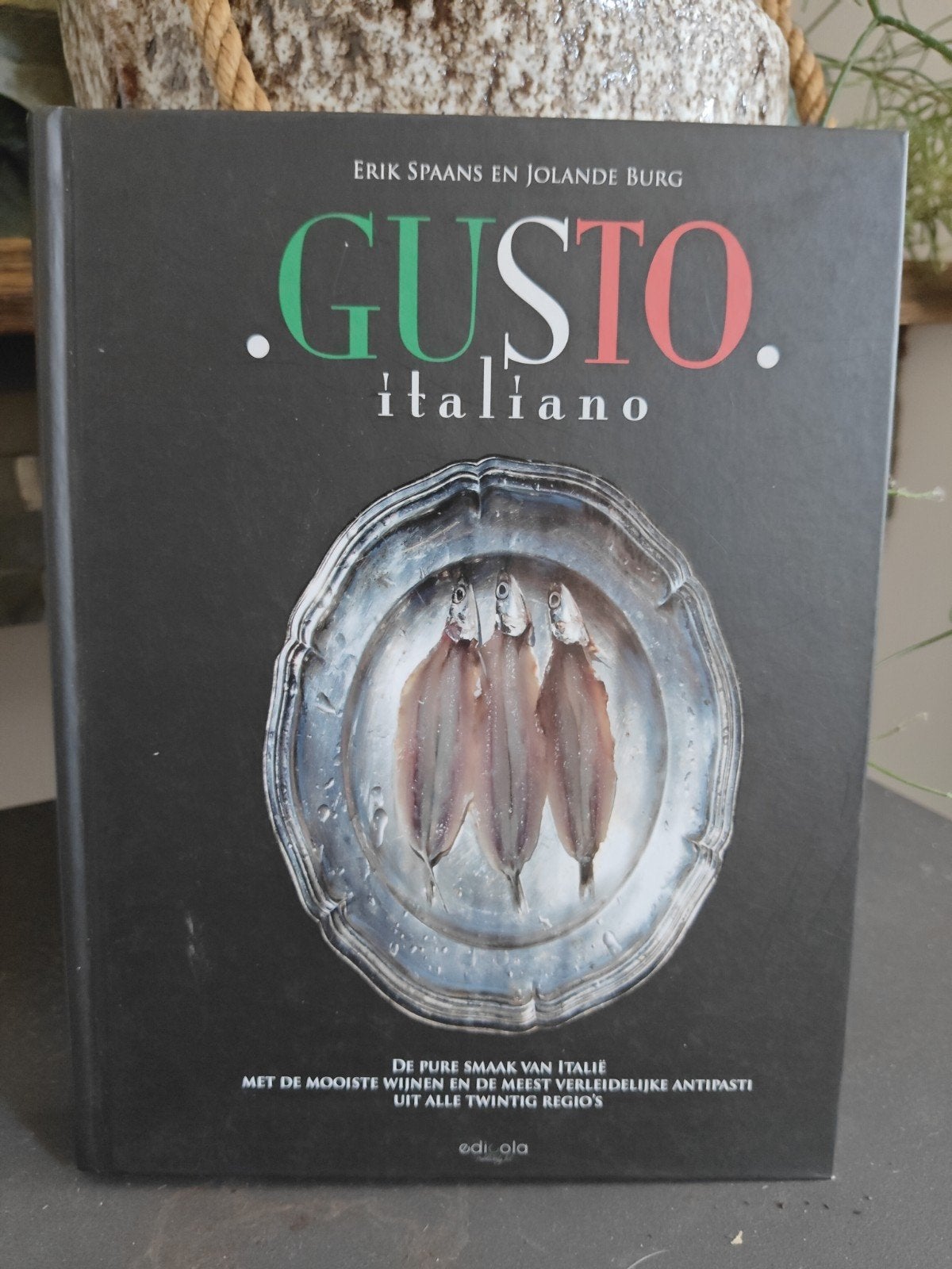 Gusto Italiano: De pure smaak van Italië - Kookboek, Boeken, Hoofdgerechten, Ophalen of Verzenden, Zo goed als nieuw, Italië