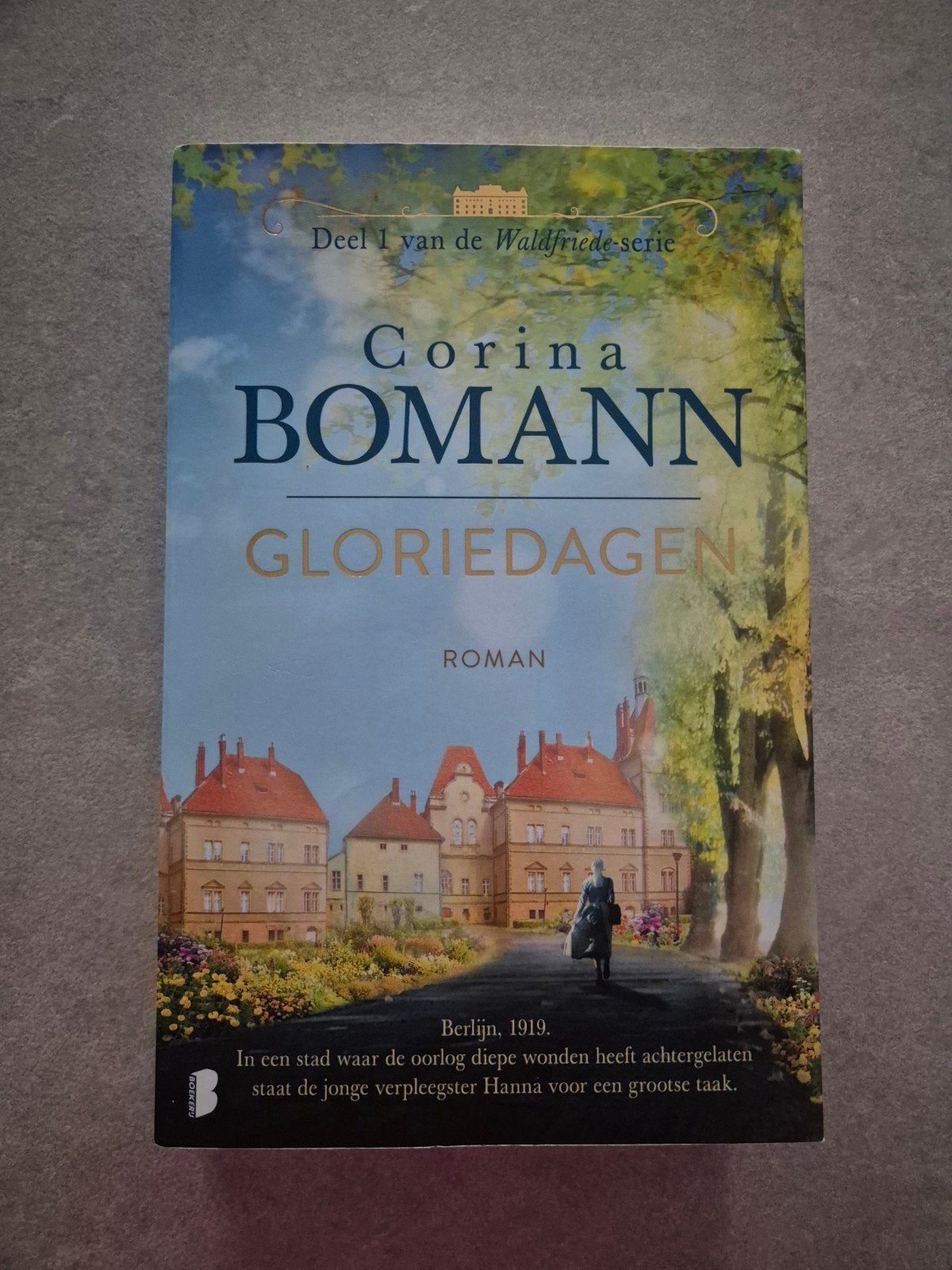 Gloriedagen - Corina Bomann (Deel 1 Waldfriede-serie), Ophalen of Verzenden, Zo goed als nieuw, Corina Bomann, Europa overig
