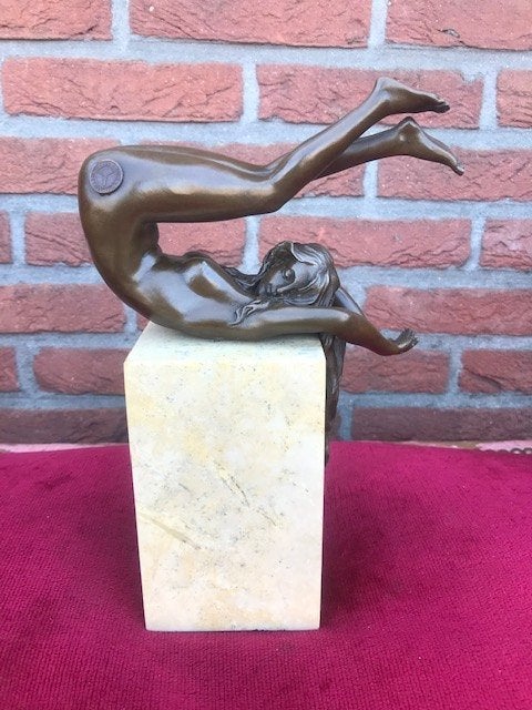 speels liggend naakt, brons en marmer, Ophalen of Verzenden, Brons, Beeld, Vrouw
