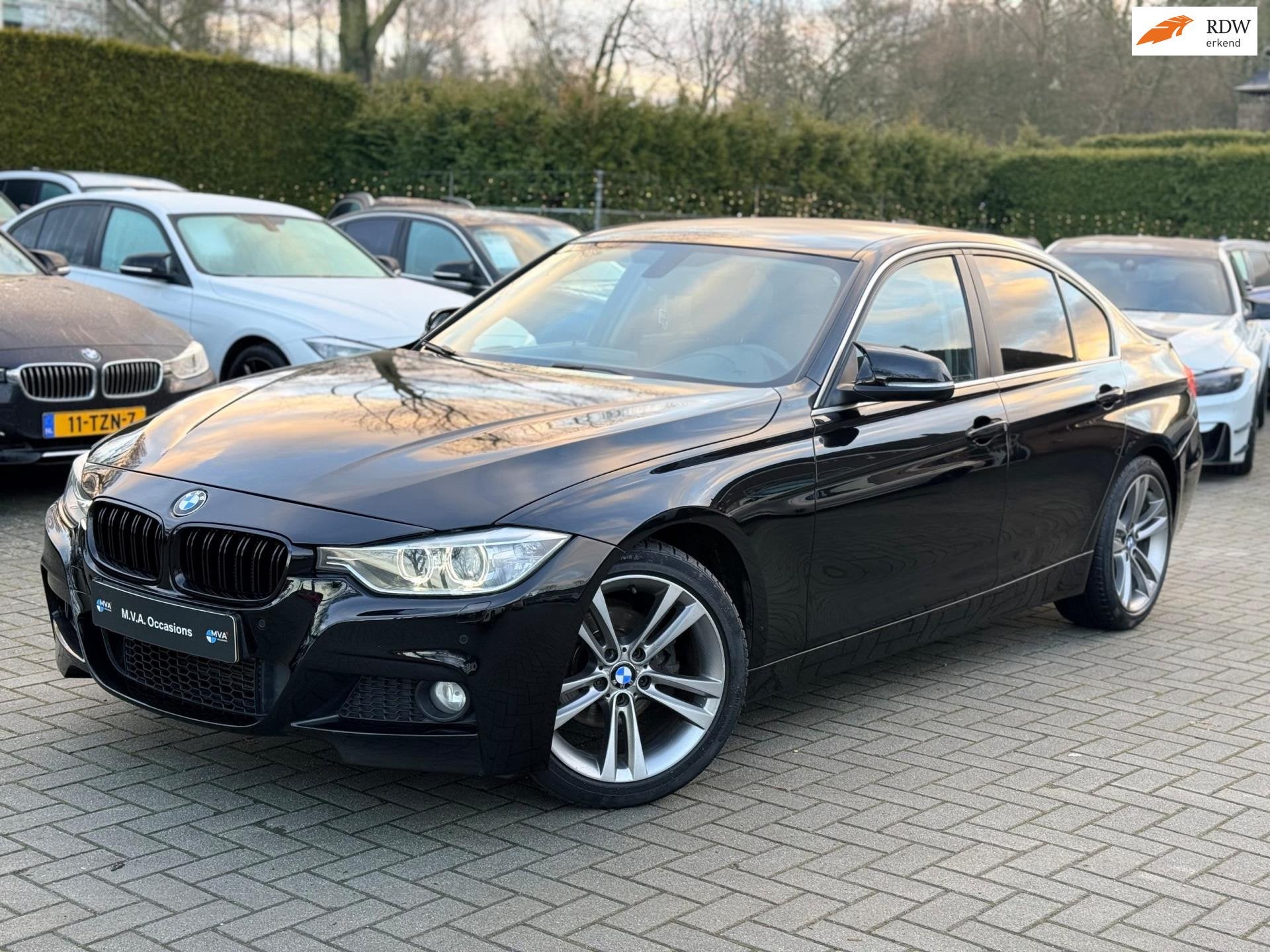 BMW 3-serie 320i High Executive M Sportpakket|Leder|18 inch|, Auto's, BMW, Achterwielaandrijving, Gebruikt, 4 cilinders, Zwart