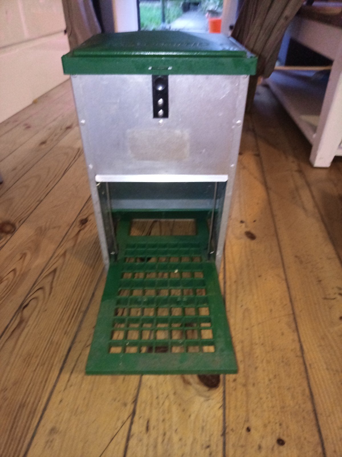 mooie automatische kippenvoerbak, Ophalen of Verzenden, Zo goed als nieuw, Drinken en Voederen