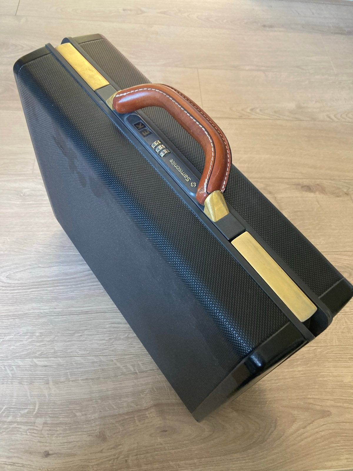 Samsonite Attachékoffer Zwart met Gouden Details, Ophalen, 40 tot 60 cm, Gebruikt, Zwart