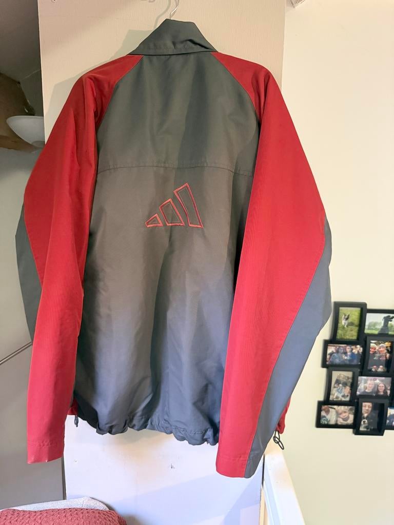 Adidas jas met muts in kraag - Maat M - Zeer goede staat, Kleding | Heren, Ophalen of Verzenden, Zo goed als nieuw, Maat 48/50 (M)