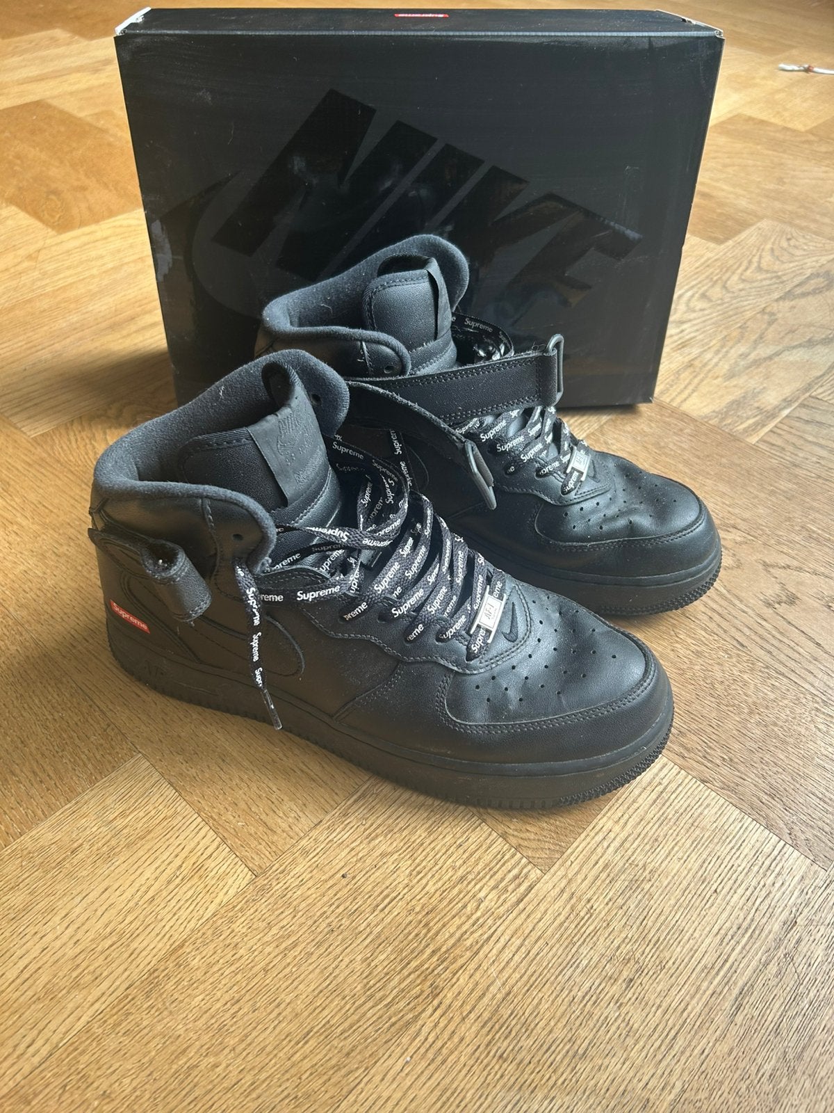 Nike air force 1 mid supreme black maat 43, Zwart, Ophalen of Verzenden, Sneakers of Gympen, Zo goed als nieuw