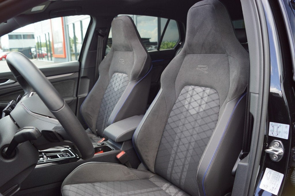 Volkswagen GOLF R-line 1.5 eTSI 150pk DSG facelift Black sty, Auto's, Volkswagen, Automaat, 4 cilinders, Zwart, Bedrijf