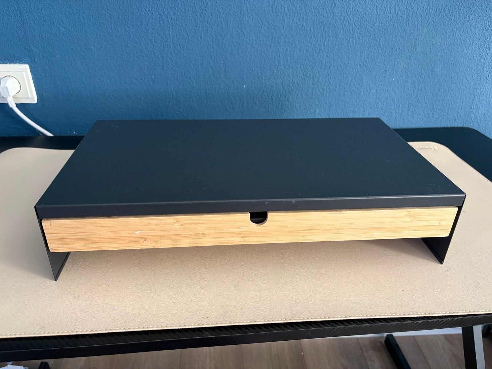 Ikea Elloven monitorstandaard met lade, Ophalen, Zo goed als nieuw