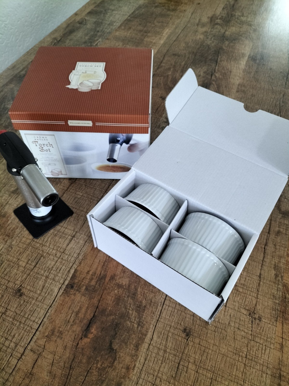 Williams-Sonoma Crème brûlée Torch Set met 4 ramekins, Overige typen, Nieuw, Ophalen of Verzenden, Steen/keramiek