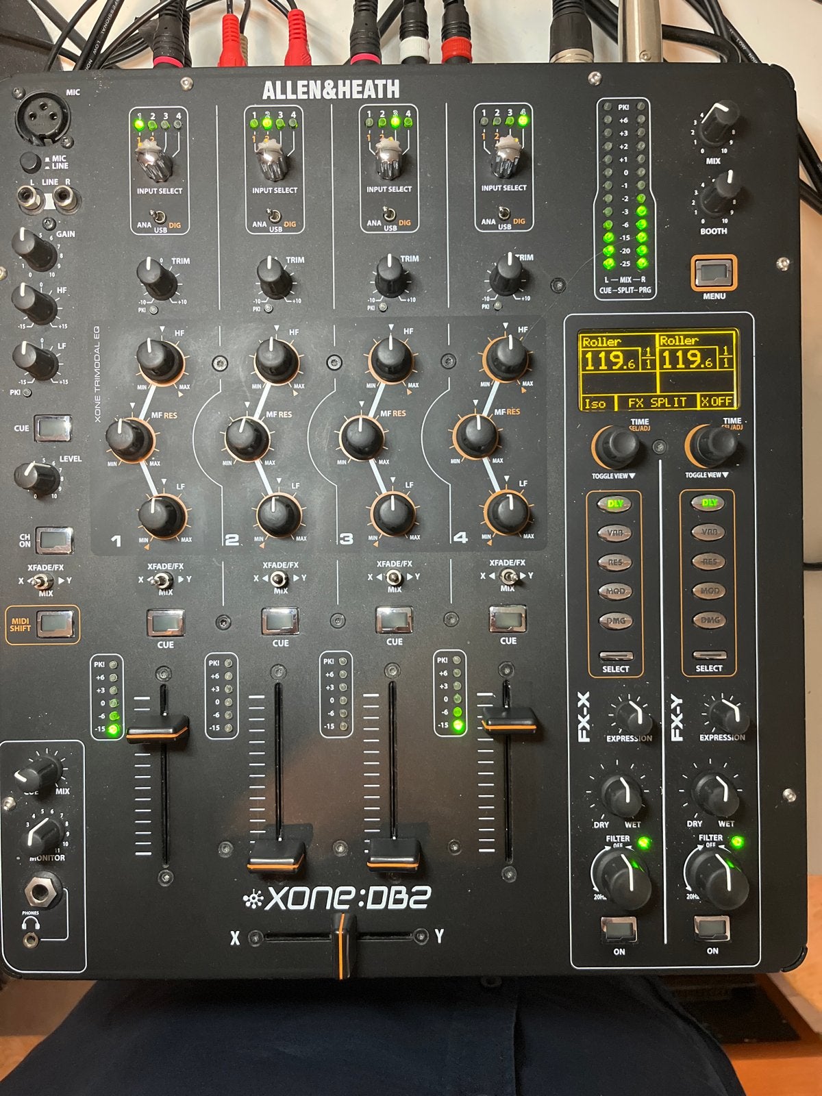 Allen & Heath Xone:DB2 DJ Mixer - Topconditie, Muziek en Instrumenten, Ophalen, Zo goed als nieuw, Minder dan 5 kanalen, Microfooningang