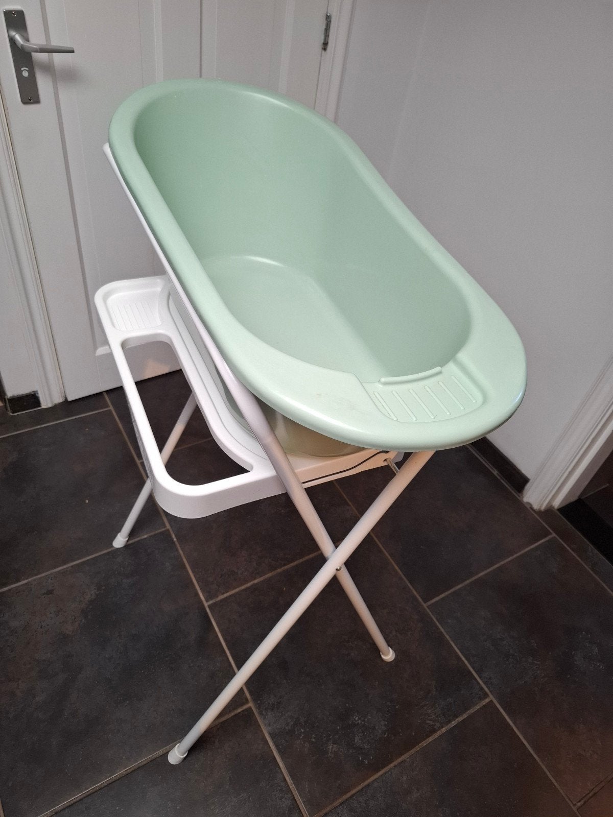 Babybadje met standaard en badzitje - Zo goed als nieuw, Ophalen, Gebruikt, Badje, Prenatal