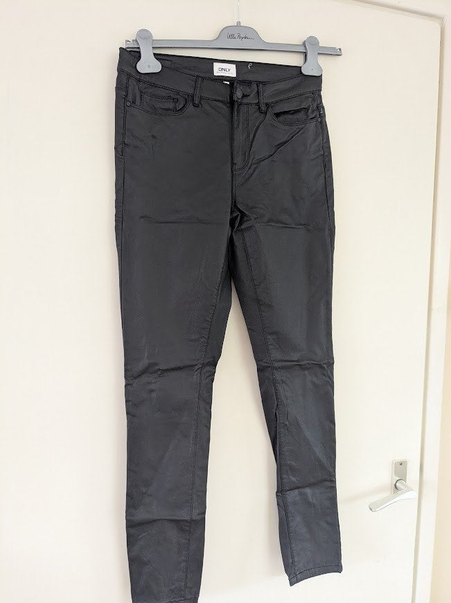 Broek leatherlook zwart Only maat M 30 rekbaar, Maat 38/40 (M), Only, Zwart, Ophalen of Verzenden