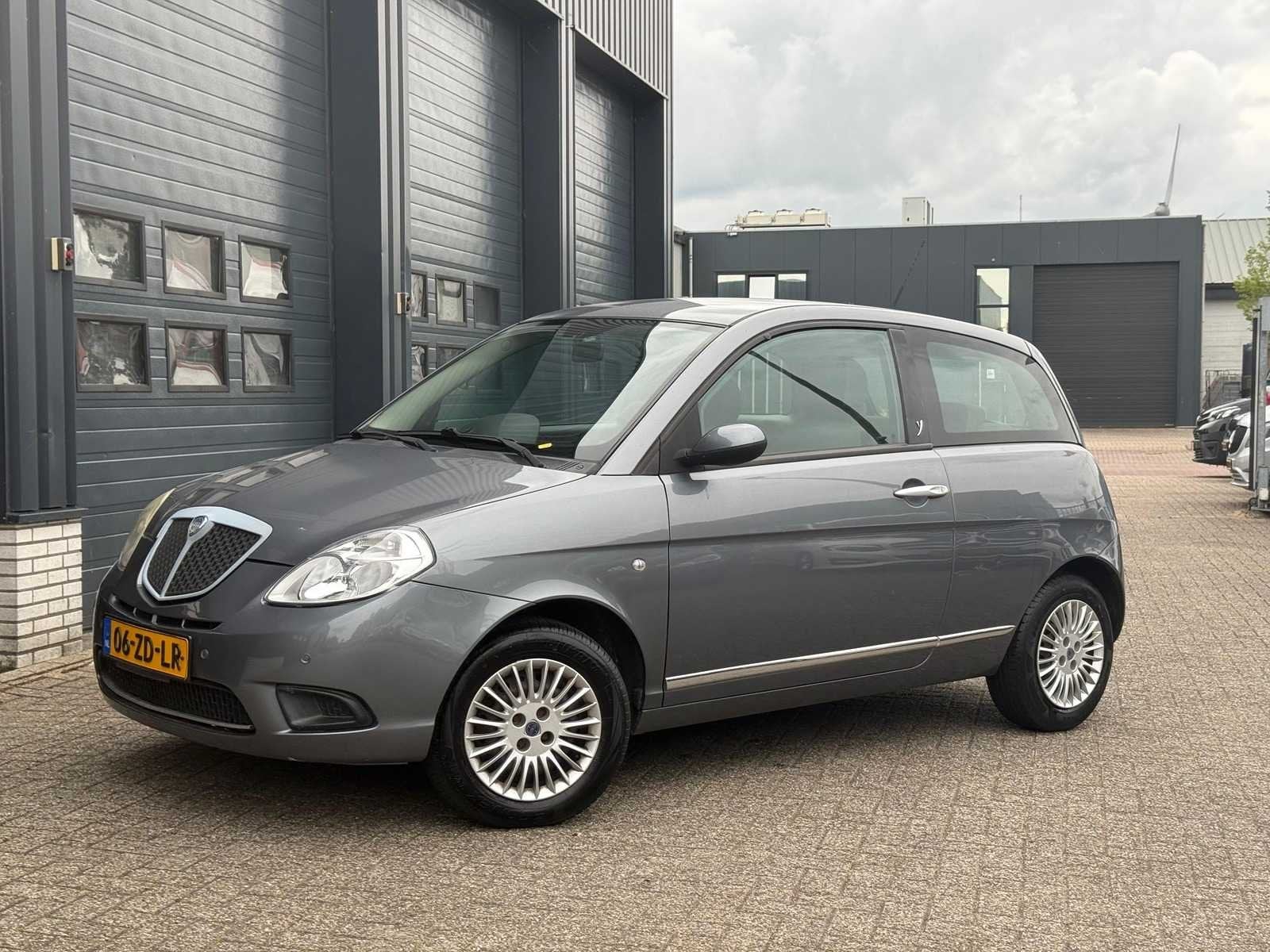 Lancia Ypsilon 1.2 Argento | 06-ZD-LR i, Voorwielaandrijving, Gebruikt, Origineel Nederlands, Bedrijf
