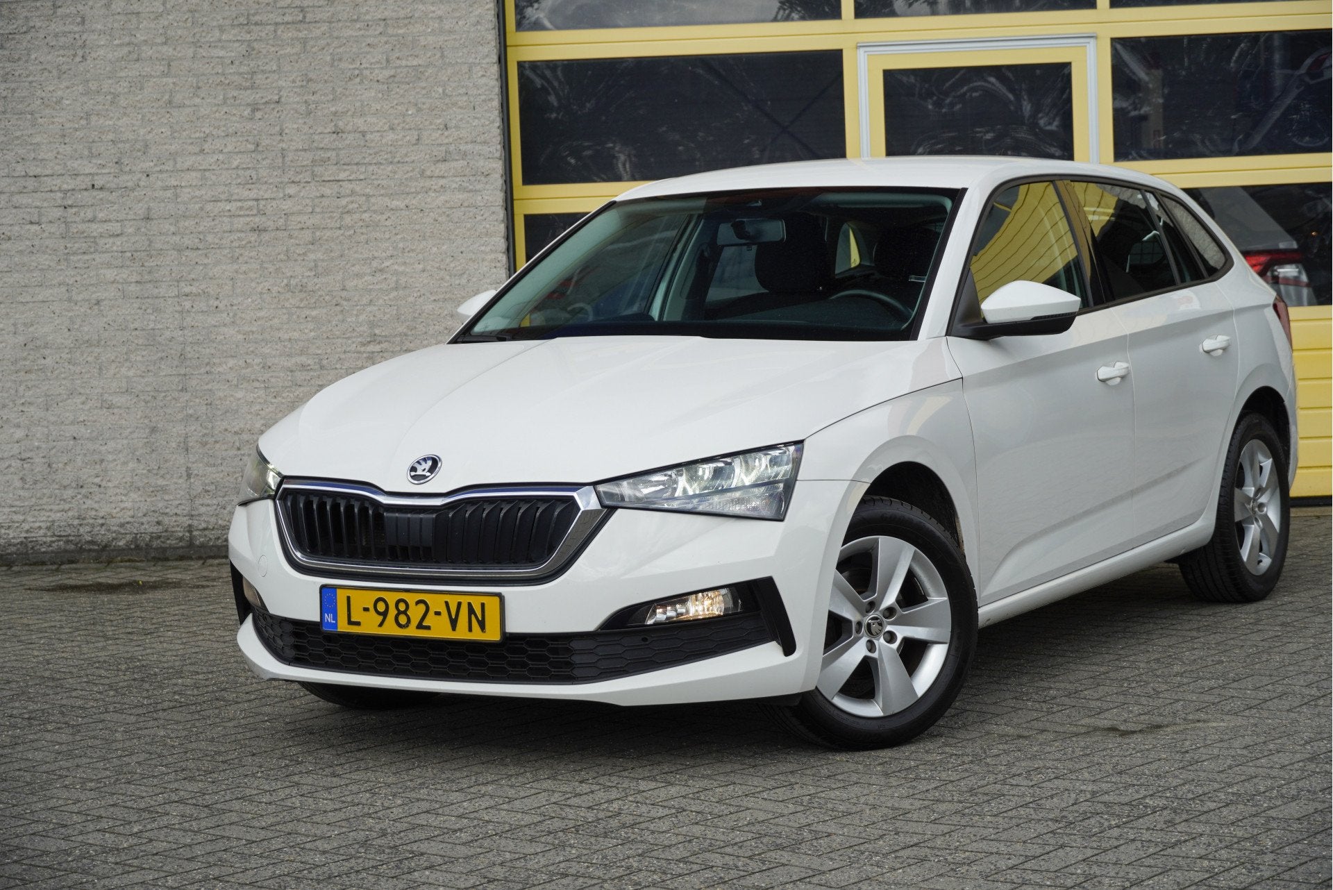 Skoda Scala 1.0 TSI 5drs Ambition BJ2021 Lmv 16" | Led | Pdc, Gebruikt, 610 kg, Origineel Nederlands, Handgeschakeld