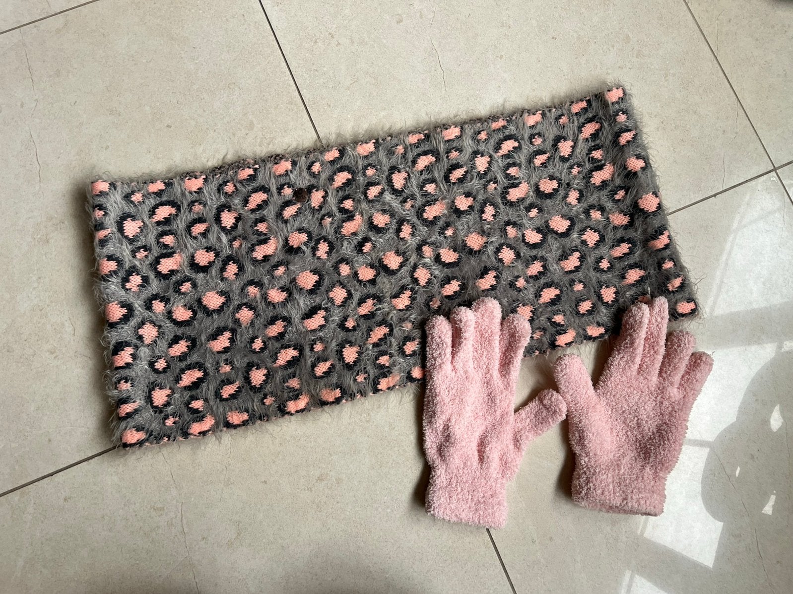 Barts col sjaal luipaardprint roze/grijs + handschoenen, Ophalen of Verzenden, Zo goed als nieuw, Meisje, Sjaal