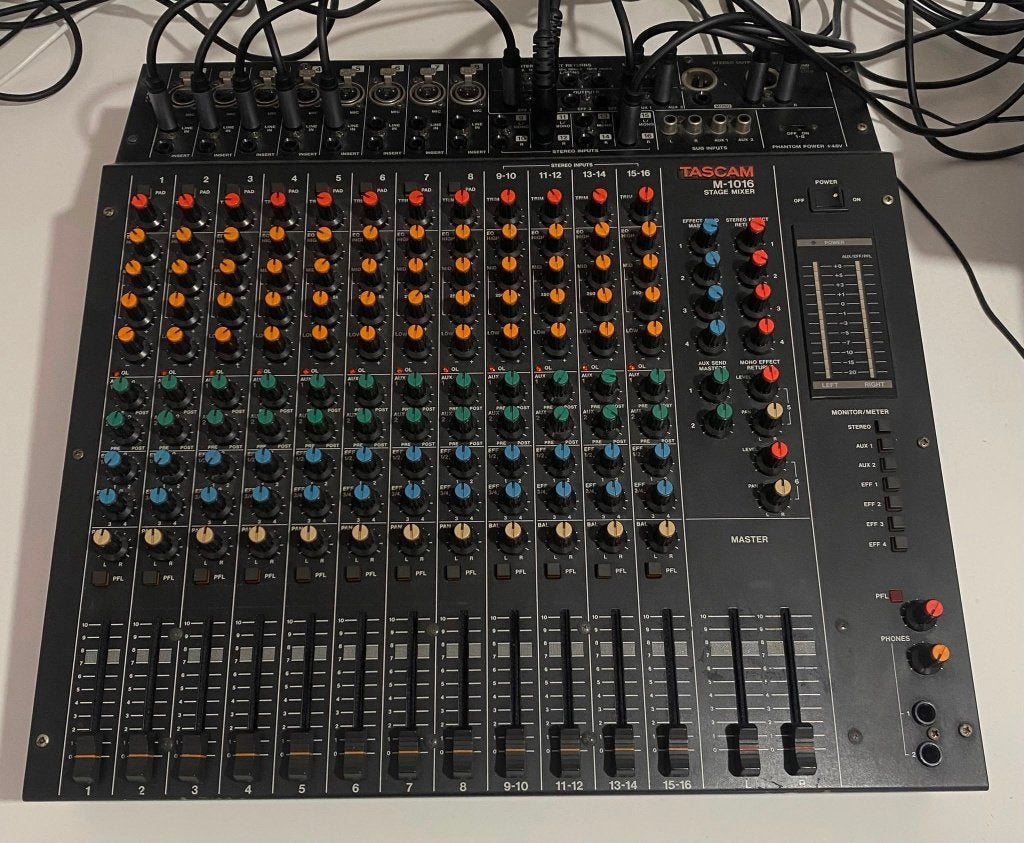TASCAM M-1016 Mixer + Custom Flight Case, Ophalen, Zo goed als nieuw, 10 tot 20 kanalen, Microfooningang
