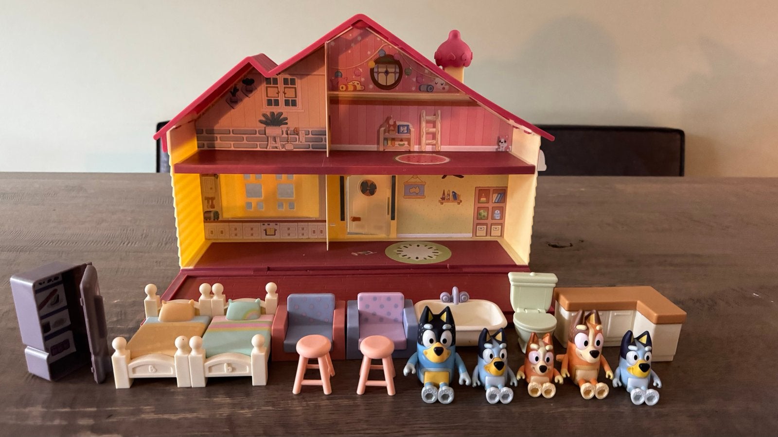 Bluey Speelhuis met figuren en meubels, Ophalen, Zo goed als nieuw, Poppenhuis