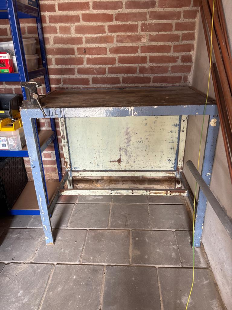 Stevige Werkbank met Bankschroef, Ophalen, Gebruikt, 70 tot 120 cm, Bankschroef