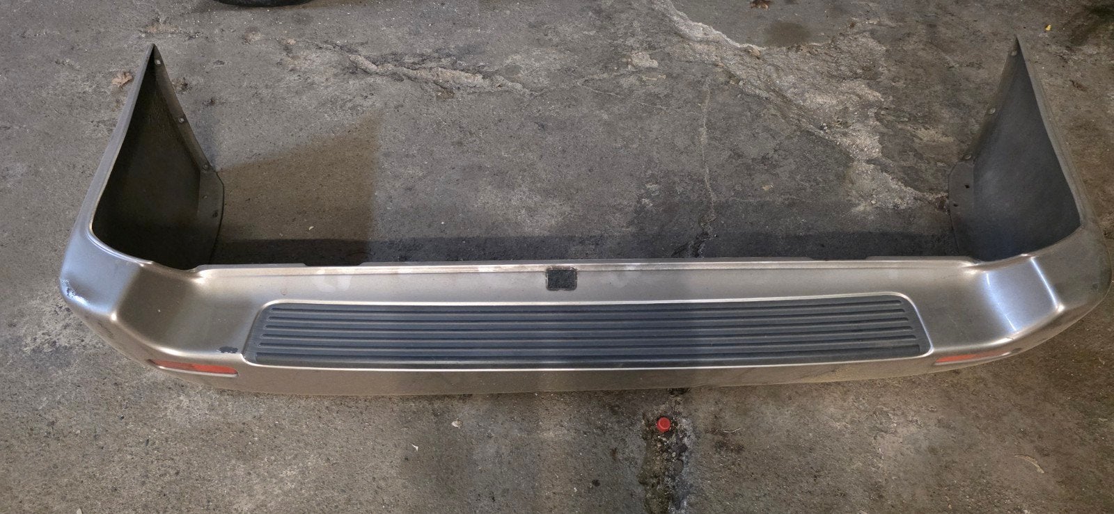 Achterbumper Toyota Land Cruiser HDJ100 - Lichtgrijs (1B1), Auto-onderdelen, Ophalen, Gebruikt, Toyota, Achter