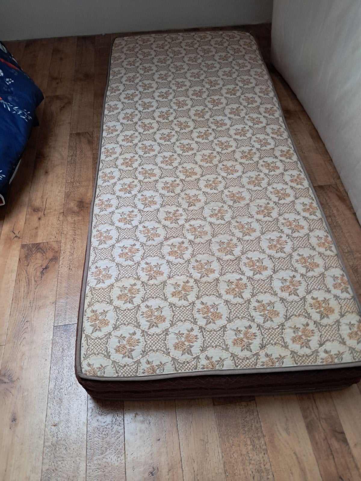 Vintage eenpersoonsmatras met bloemenpatroon, Ophalen, Gebruikt, 90 cm, Eenpersoons