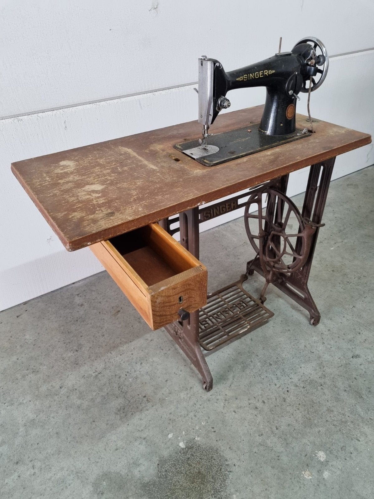 Singer trapnaaimachine met prachtig smeedijzer onderstel, Ophalen