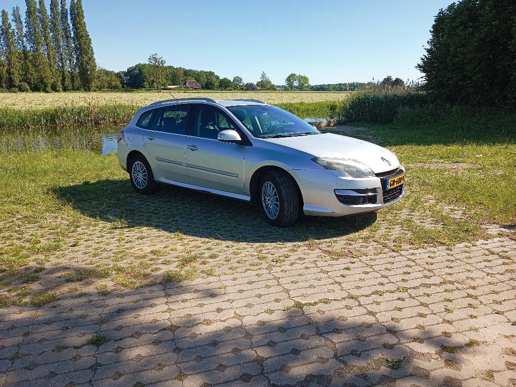 Renault Laguna 1.5 DC Estate 2011 Grijs, Auto's, Renault, Particulier, Laguna, Lichtmetalen velgen, Metallic lak, Mistlampen, Parkeersensor