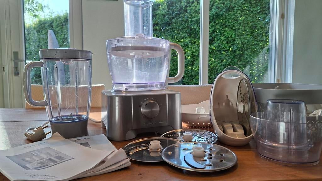 Kenwood Multipro Compact Foodprocessor FP905 met accessoirs, Witgoed en Apparatuur, 1 tot 2 liter, Ophalen, Zo goed als nieuw