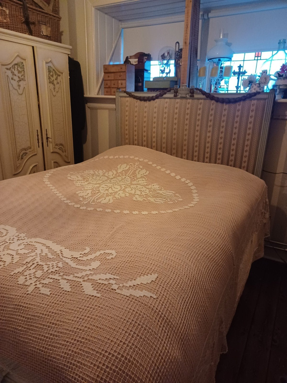 Vintage bed met 120/ 200 mtr. bed is zo goed als nieuw Ikea., Antiek en Kunst, Ophalen