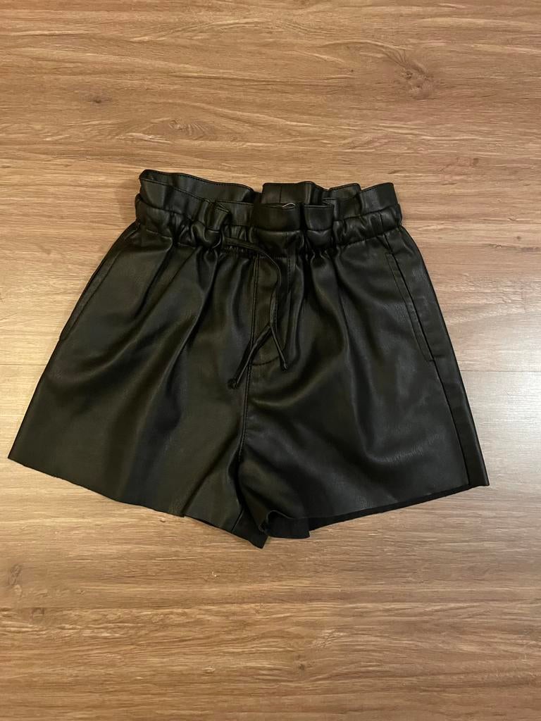 Broek lederlook mango mt 110, Kinderen en Baby's, Kinderkleding | Maat 110, Ophalen of Verzenden, Zo goed als nieuw, Meisje, Broek