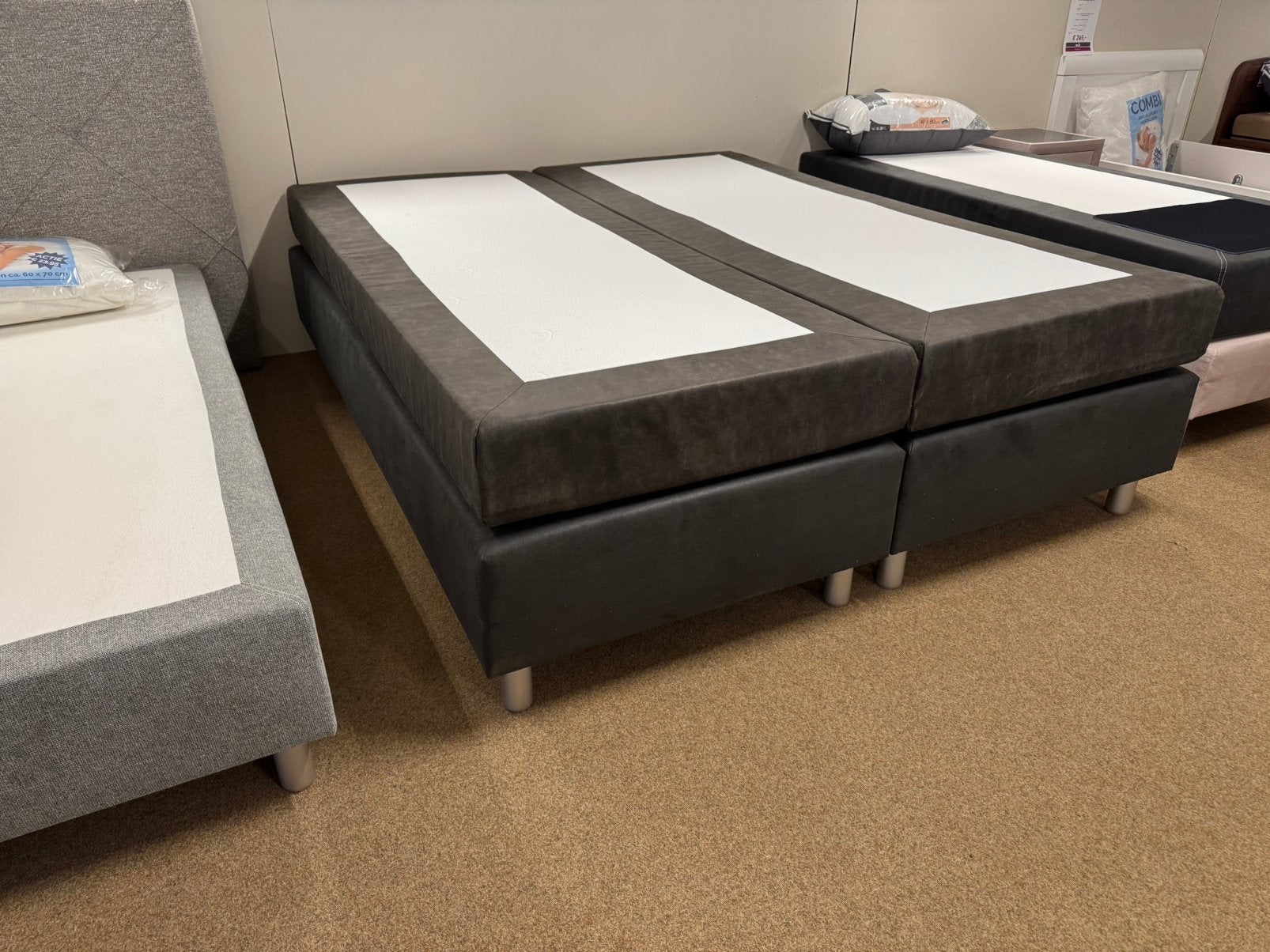 Boxspring 180x220 pocket Matras Zwart Direct/Leverbaar, Ophalen, #Boxspring#Grijs#220#Stof#Bedden#2-Persoons, Zwart, Mwonenenslapen