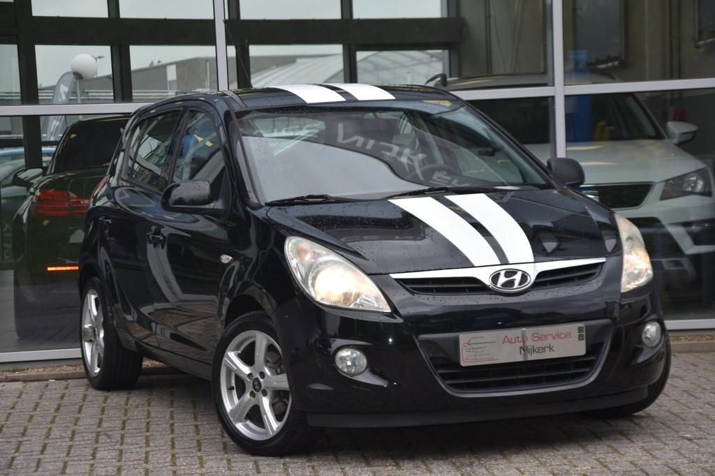 Hyundai I20 1.2i DynamicVersion Airco Elek. Ramen 5Drs. NAP, Gebruikt, 4 cilinders, Zwart, Origineel Nederlands