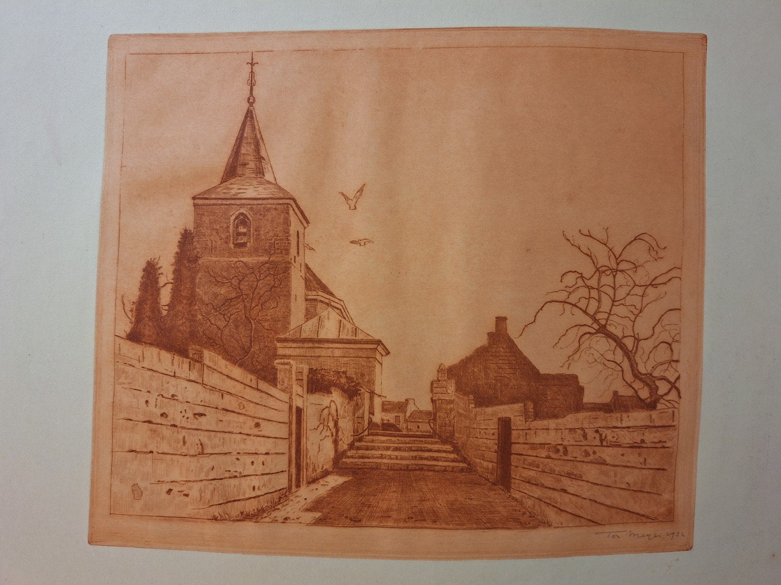 Ets van Ton Meyer - Stadsgezicht met toren en vogels, Antiek en Kunst, Stadsgezicht, Ophalen of Verzenden, Origineel, 1950 - 1999