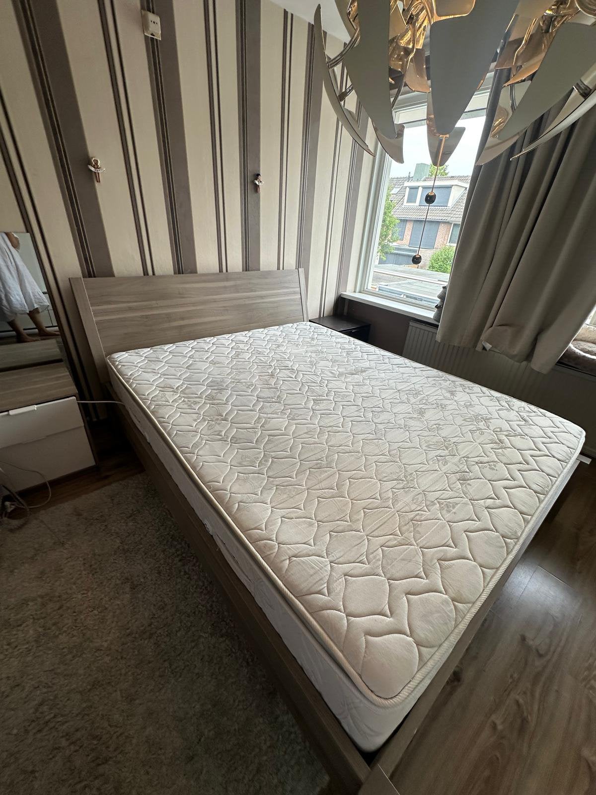 Bed Met matras 160x200, Huis en Inrichting, Ophalen of Verzenden, Zo goed als nieuw, Tweepersoons, 180 cm