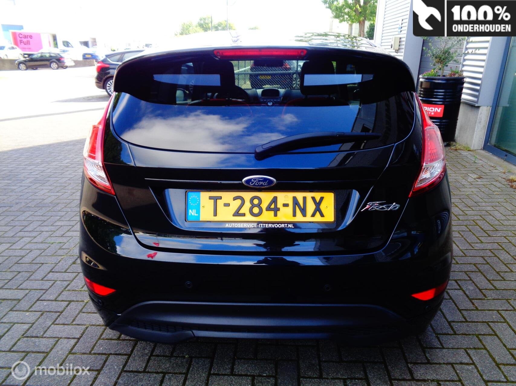 Foto 4 van Ford Fiesta 1.0 EcoBoost Black Edition