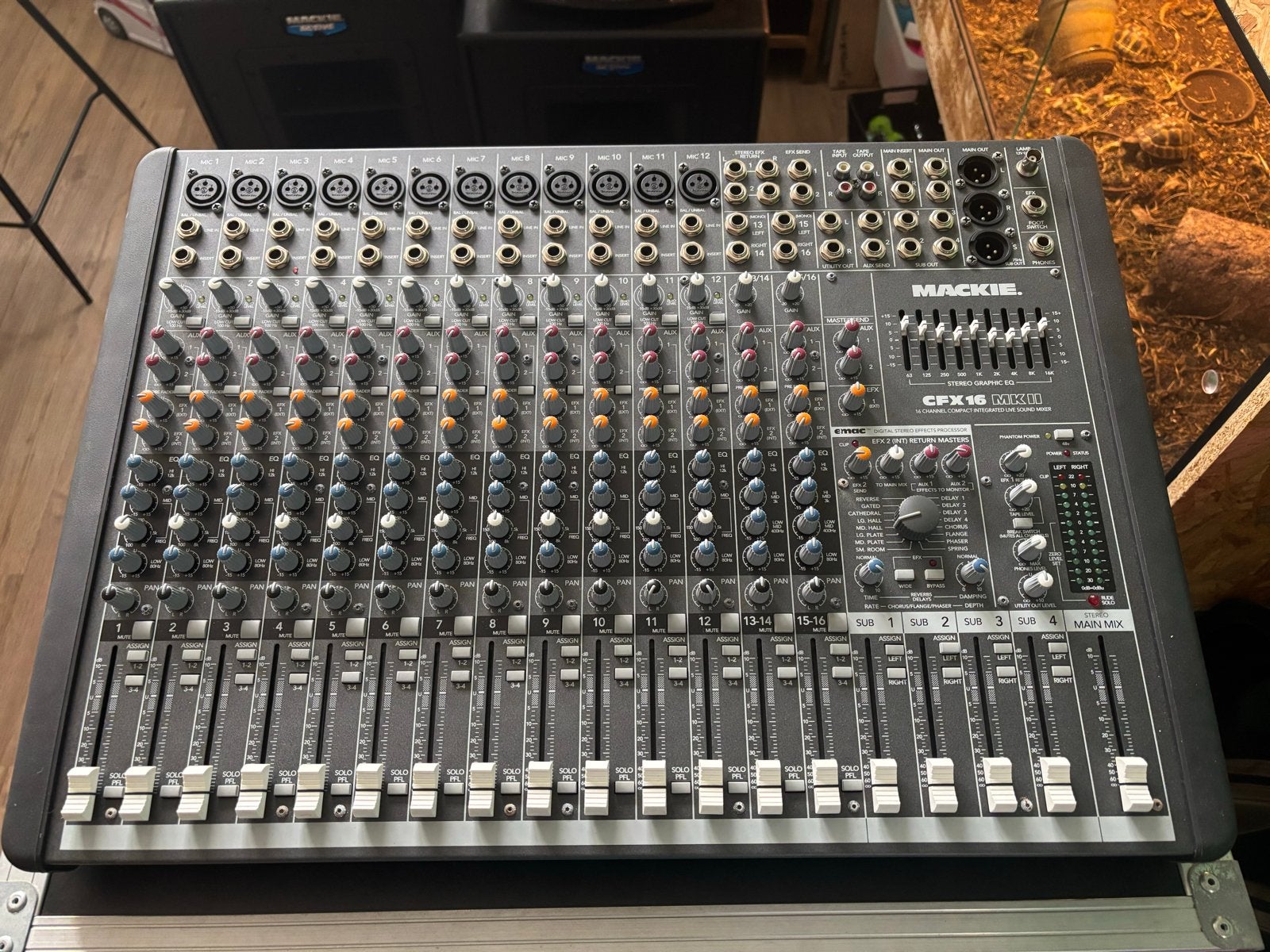 Mackie CFX16 MKII 16-kanaals Compact Live Sound Mixer, Muziek en Instrumenten, Ophalen, Gebruikt, 10 tot 20 kanalen, Microfooningang