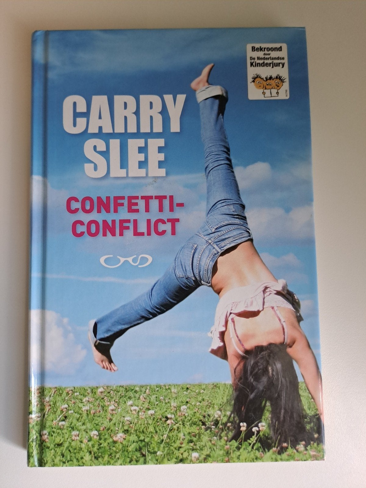 Carry Slee - Confetticonflict, Ophalen of Verzenden, Zo goed als nieuw, Carry Slee, Fictie
