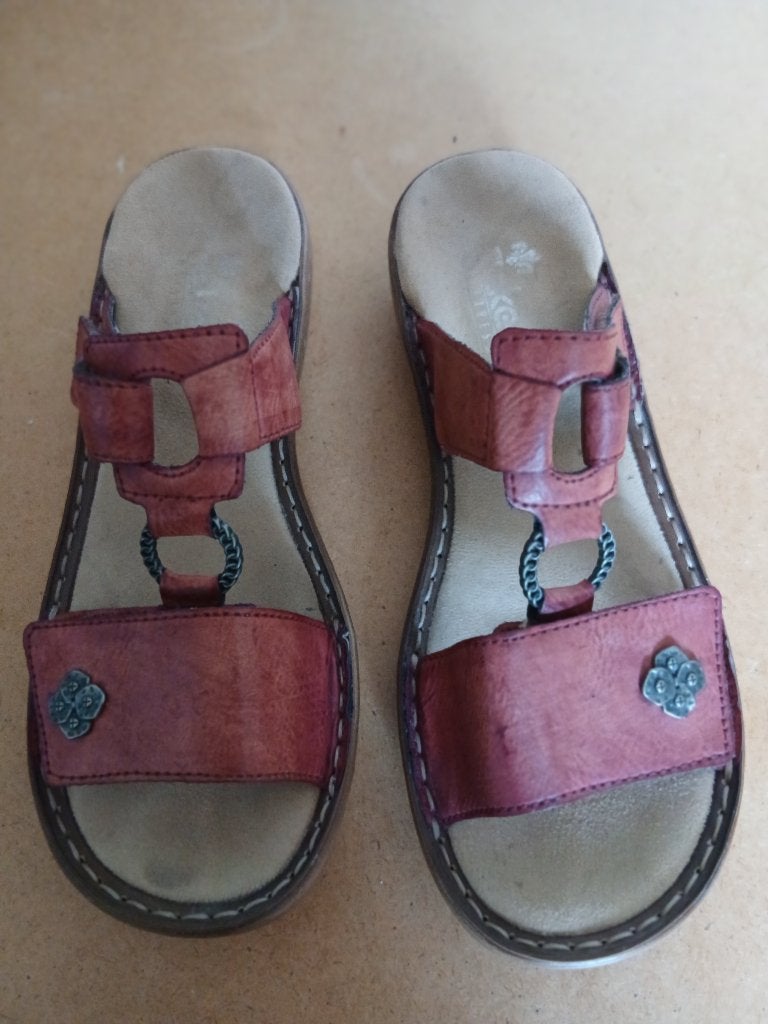 Roodbruine Rieker sandalen maat 37, Verzenden, Sandalen of Muiltjes, Zo goed als nieuw, Rood