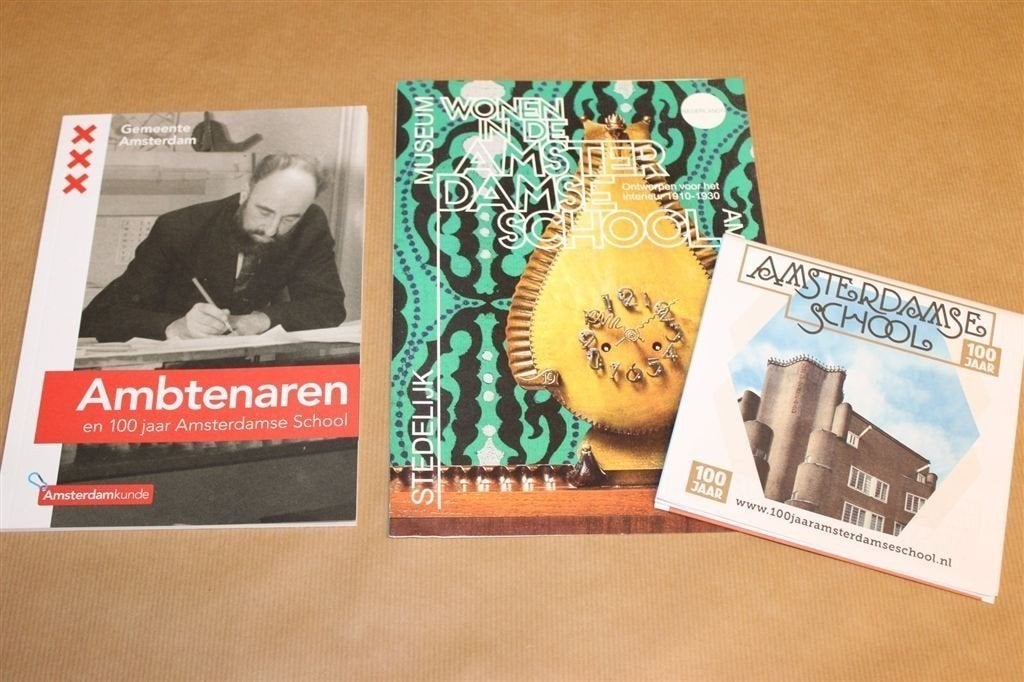 Amsterdamse School 100 Jaar — Set 3 Delen + Kaart Amsterdam, Verzenden, Zo goed als nieuw
