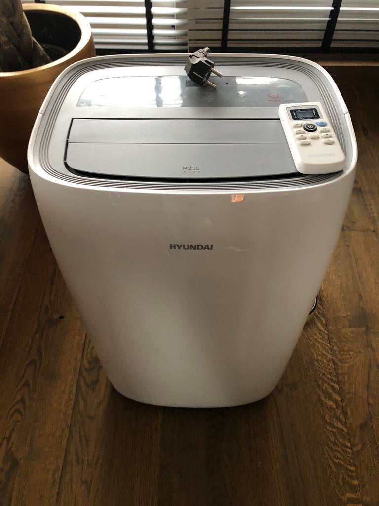 HYUNDAI portable & local air conditioner HYAP12BC, Ophalen, Minder dan 60 m³, 3 snelheden of meer, Zo goed als nieuw