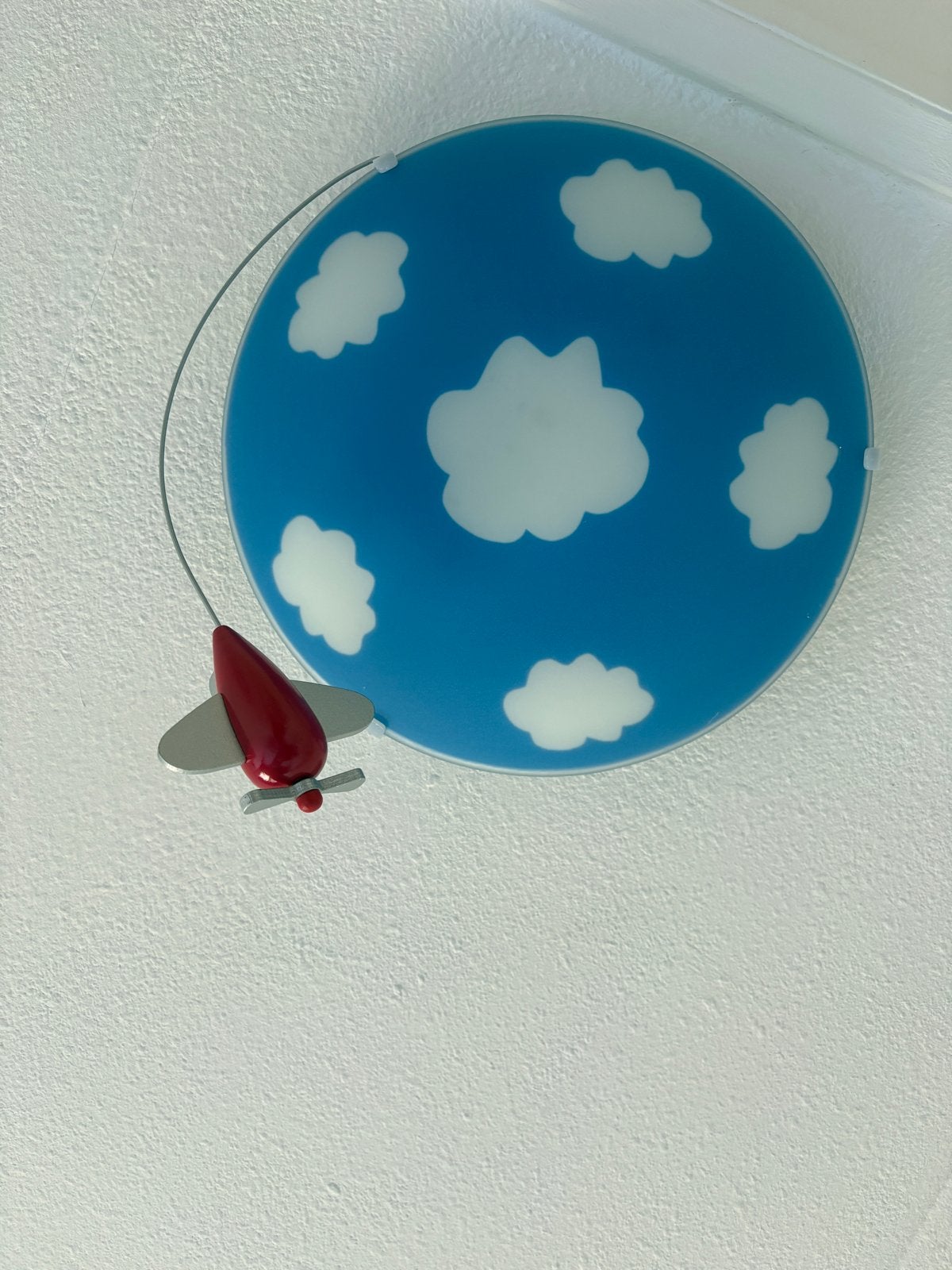Plafondlamp kinderkamer met wolkjes en vliegtuigje, Kunststof, Zo goed als nieuw, Plafondlamp, Ophalen