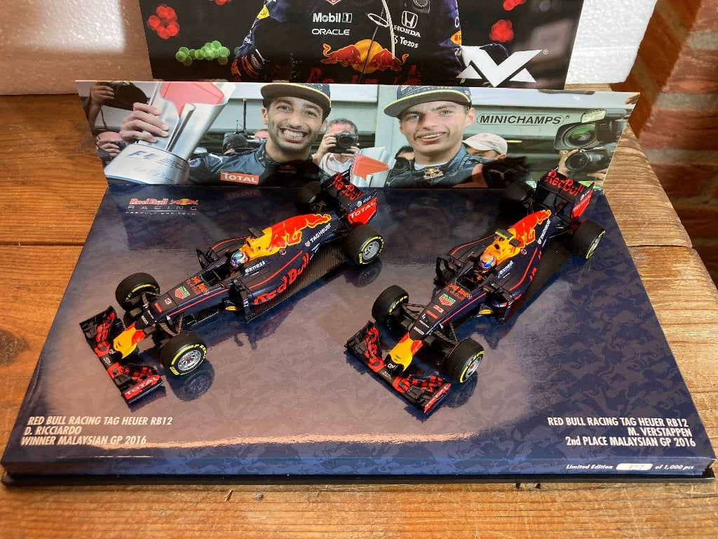 Max Verstappen Daniël Ricciardo 1:43 duo-set Red Bull 2016, Ophalen of Verzenden, Nieuw, Formule 1
