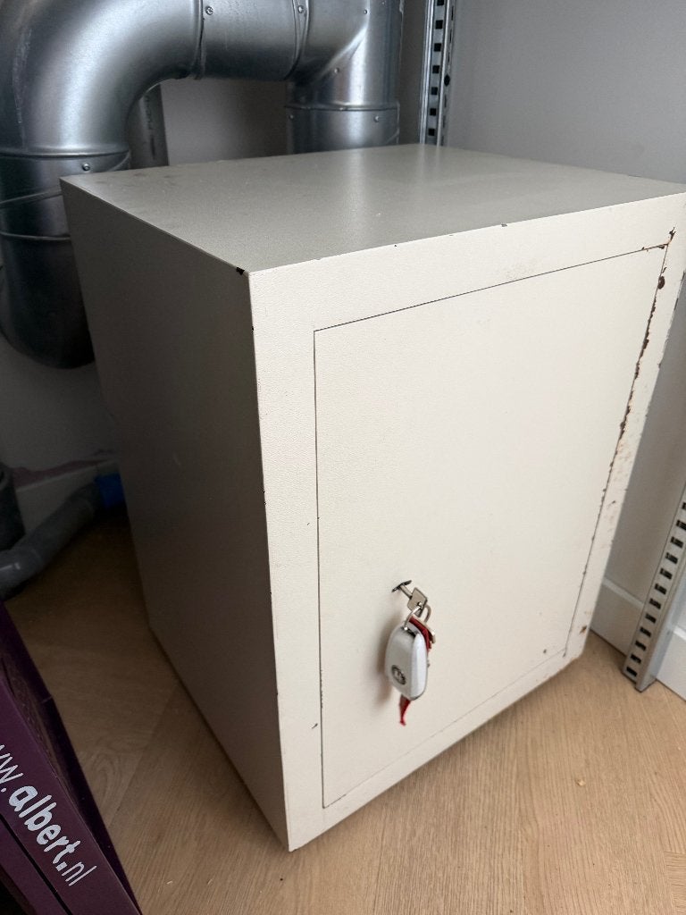 Kluis, compact, wand monteerbaar, Ophalen, Gebruikt, Brandkast