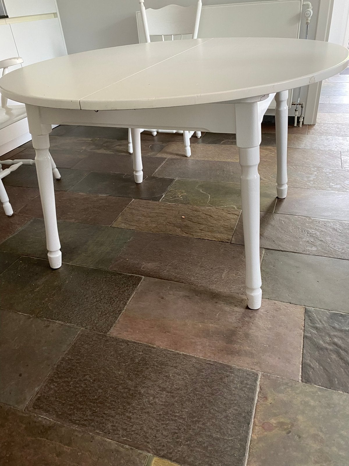 Oirschotse eethoek kleur wit gelakt, tafel is uitrekbaar., Ophalen, Gebruikt, 100 tot 150 cm, Landelijk