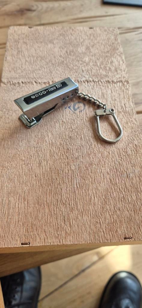 Sleutelhanger mini werkende  nietmachine, Verzamelen, Ophalen of Verzenden, Merk
