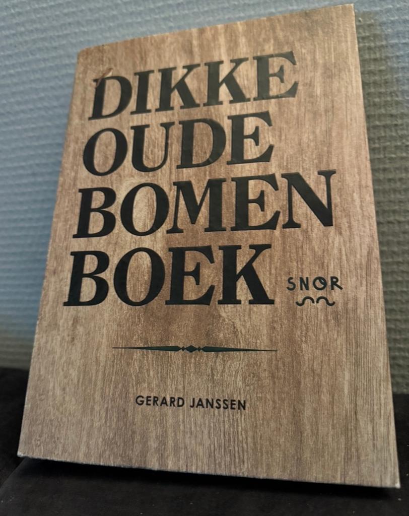 Dikke oude bomenboek - Gerard Janssen, Maartje Kuiper, Ophalen of Verzenden, Zo goed als nieuw, Bloemen, Planten en Bomen