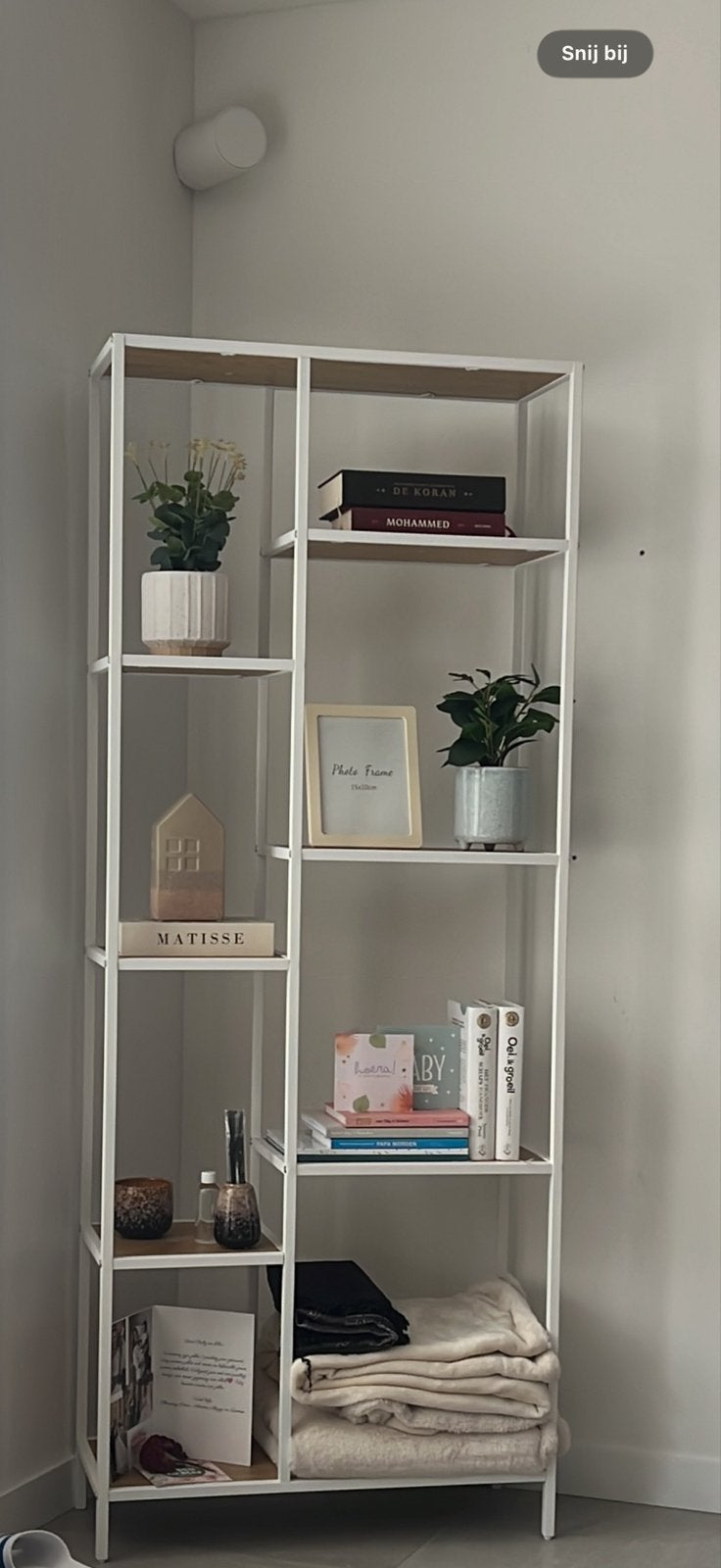 Wandkast wit frame met houten planken (180x70)