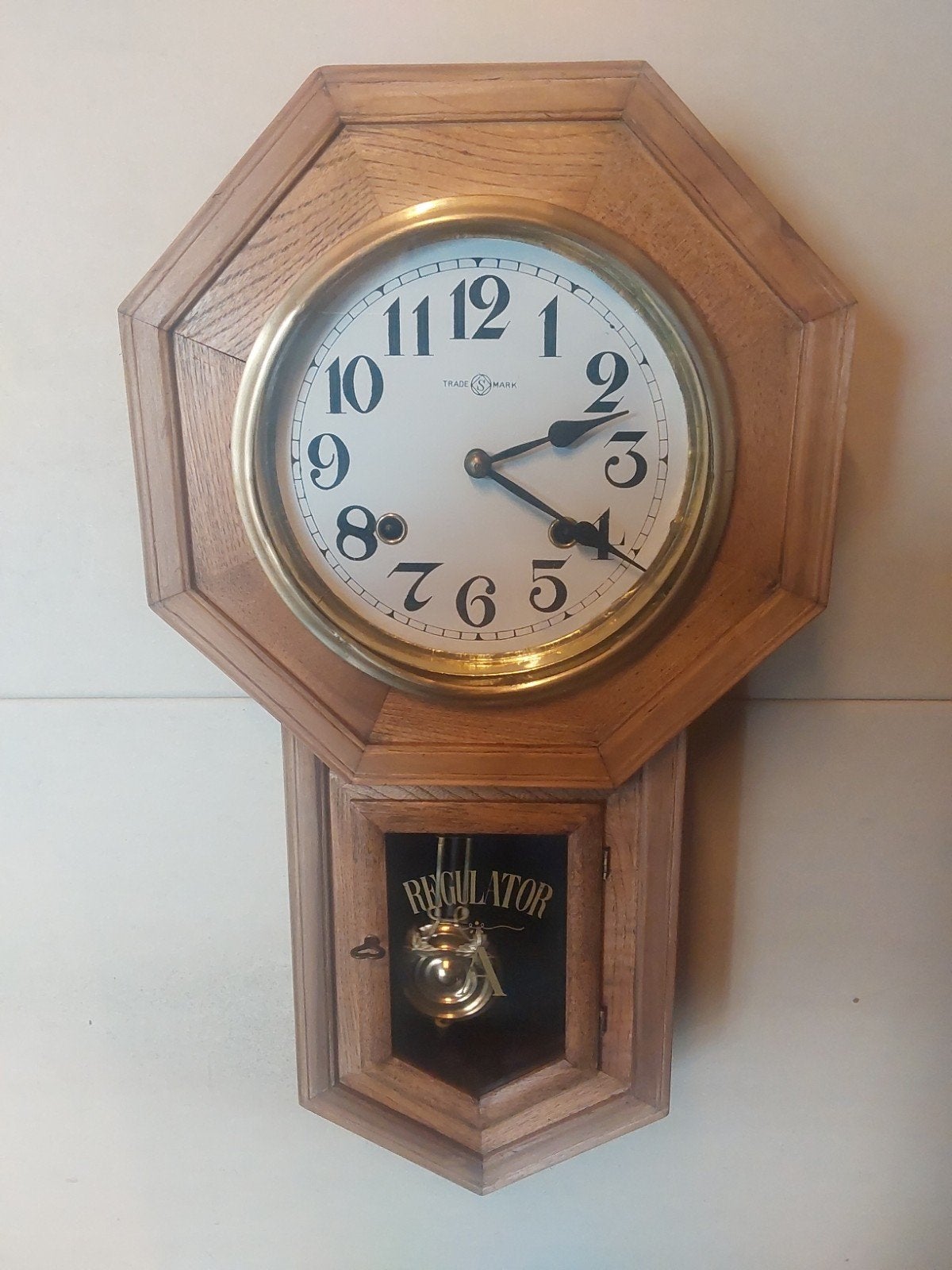 wandklok Regulator A, Ophalen