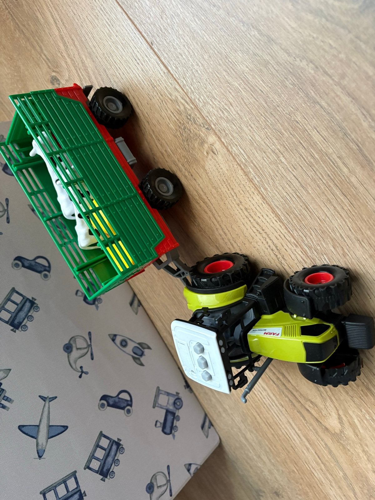 Speelgoed tractor met aanhanger en boerderijdieren, Ophalen, Zo goed als nieuw