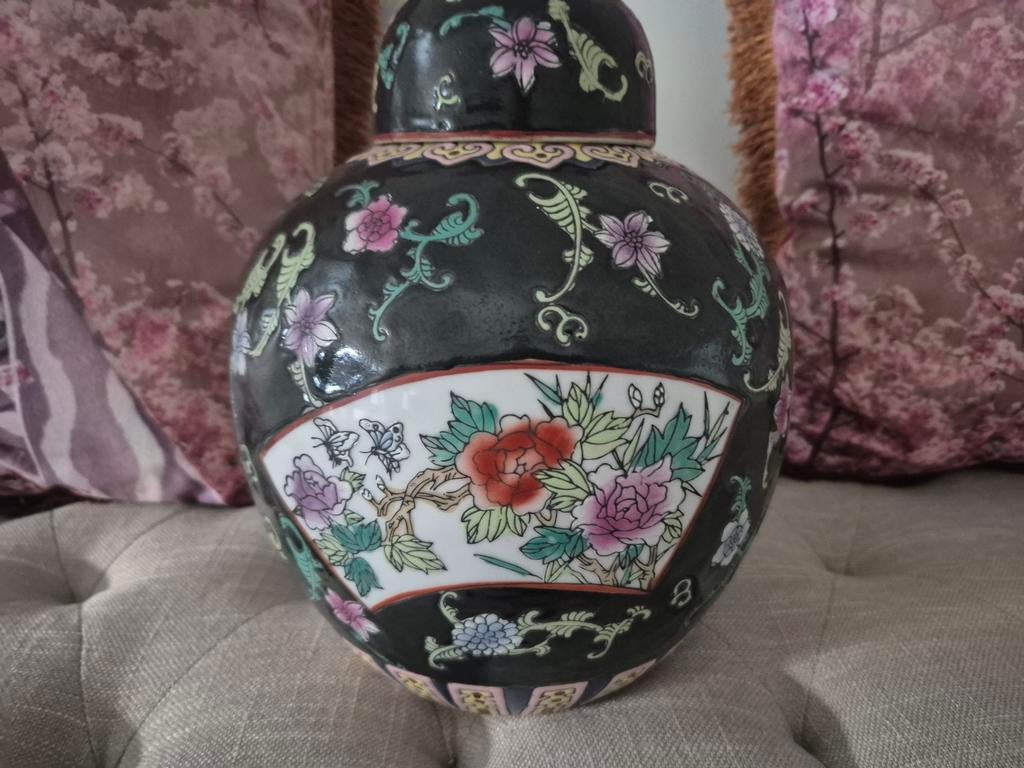 Chinese gemberpot Family Noir, Ophalen