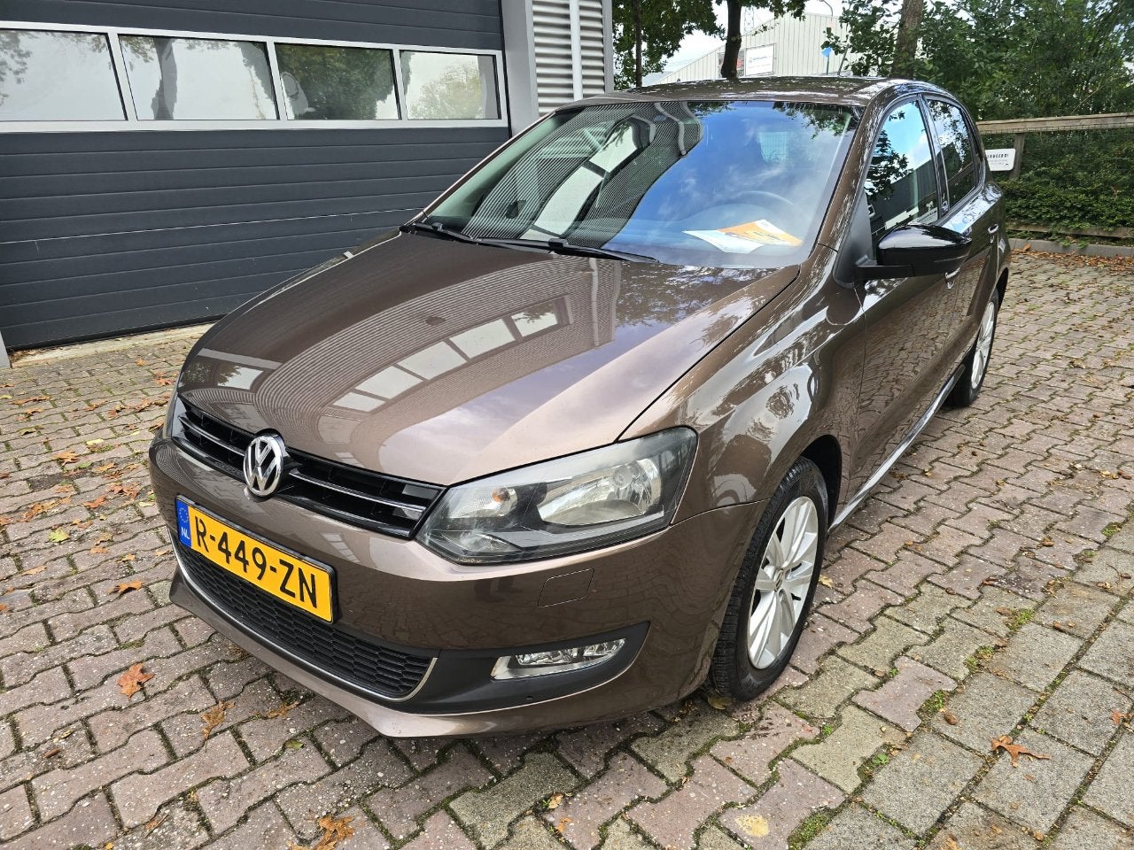Volkswagen Polo 1.2 STYLE AIRCO CAMERA (bj 2011), Electronic Stability Program (ESP), 967 kg, Bruin, 60 pk