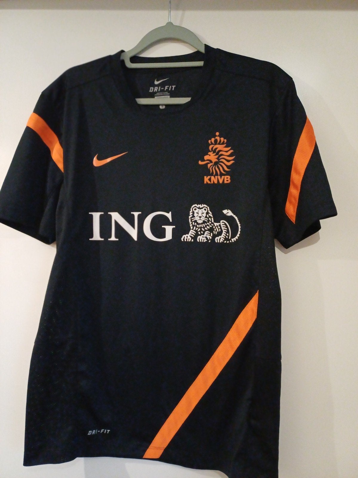 Nike KNVB Nederland Voetbalshirt Zwart Oranje Maat M, Ophalen of Verzenden, Nieuw, Shirt